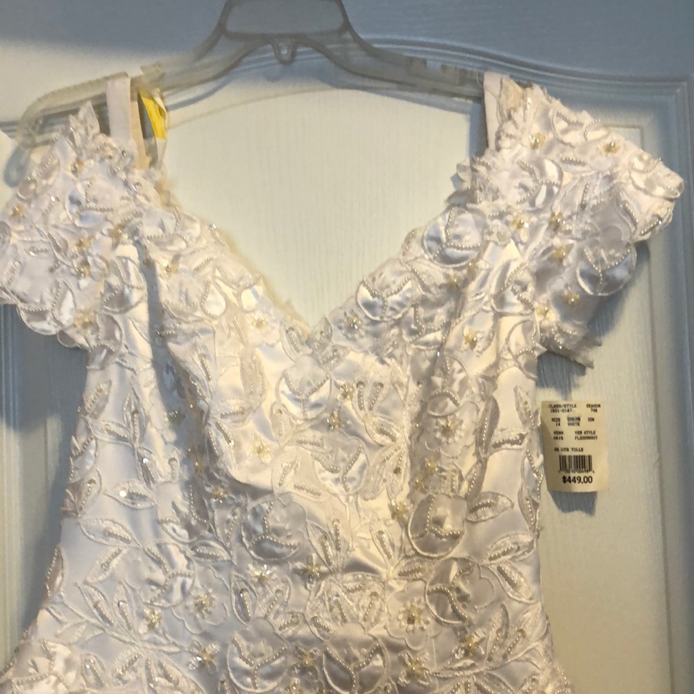 NWT David’s Bridal Gown size 14